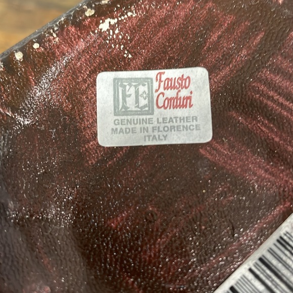 Made in Italy alcohol decanter leather wrapped.  Wooden top split. - Picture 13 of 17